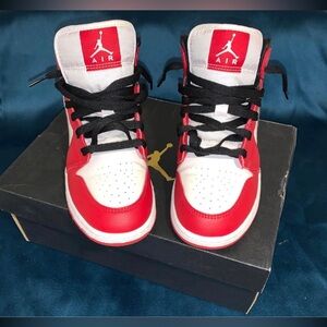 AIR JORDAN 1 MID GS CHICAGO 2020